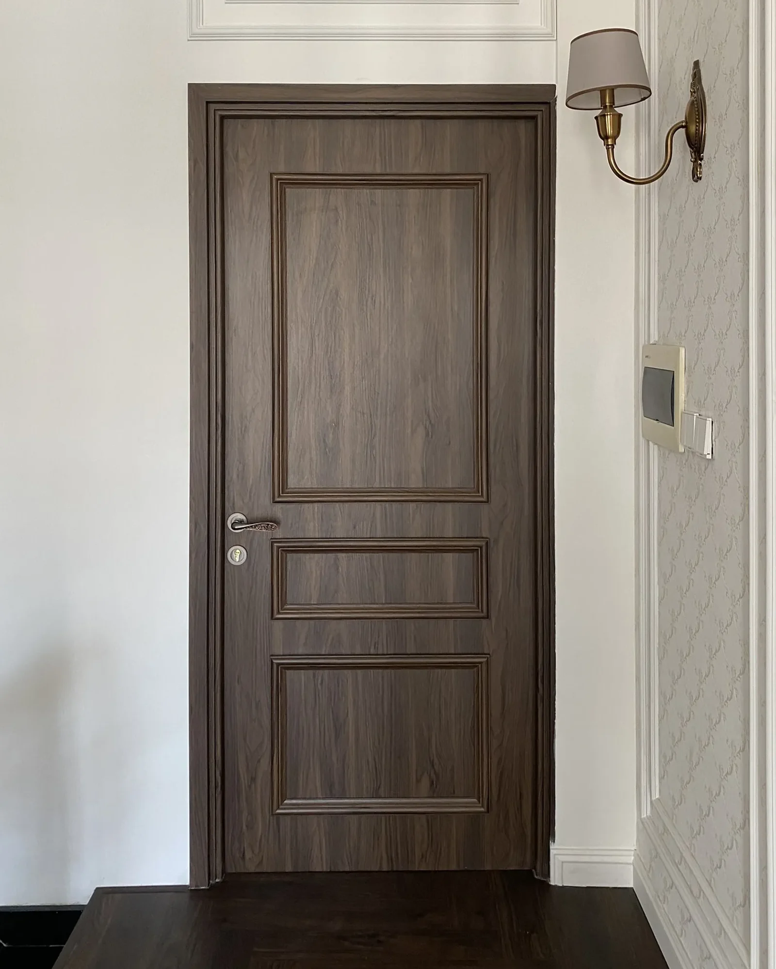 Cua nhua composite tai bu dang binh phuoc