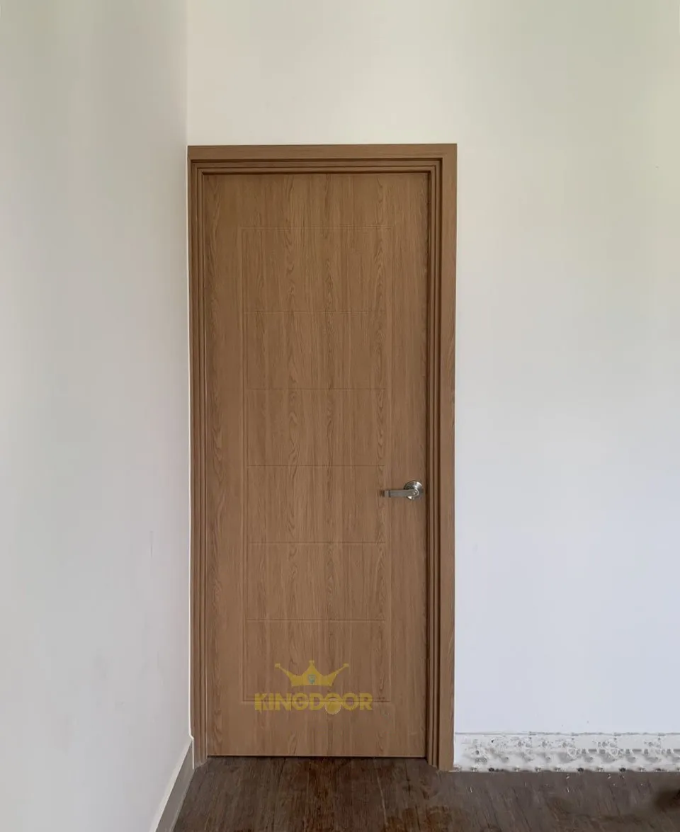 cua-nhua-composite-tai-di-an