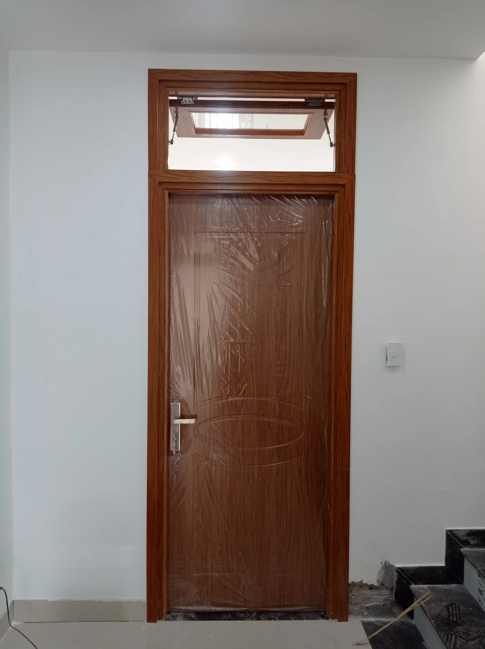 mau-cua-nhua-composite-luxury-go-vap mau-cua-nhua-composite-luxury-go-vap