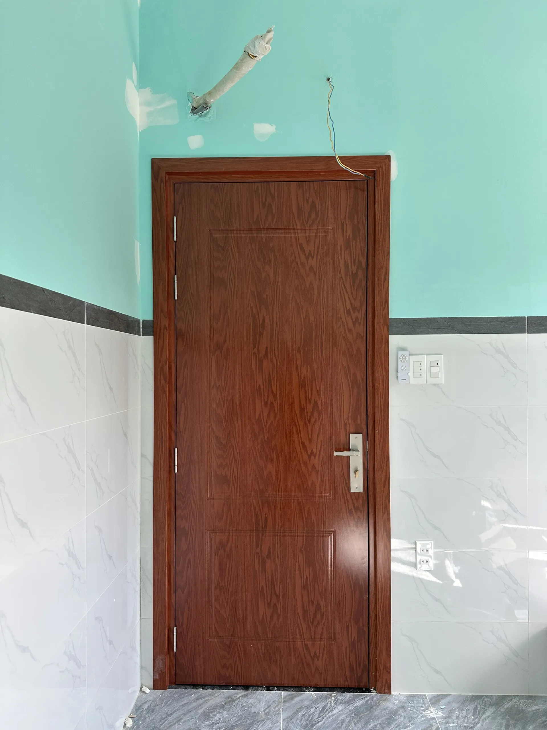 mau-cua-nhua-composite-luxury-go-vap mau-cua-nhua-composite-luxury-go-vap