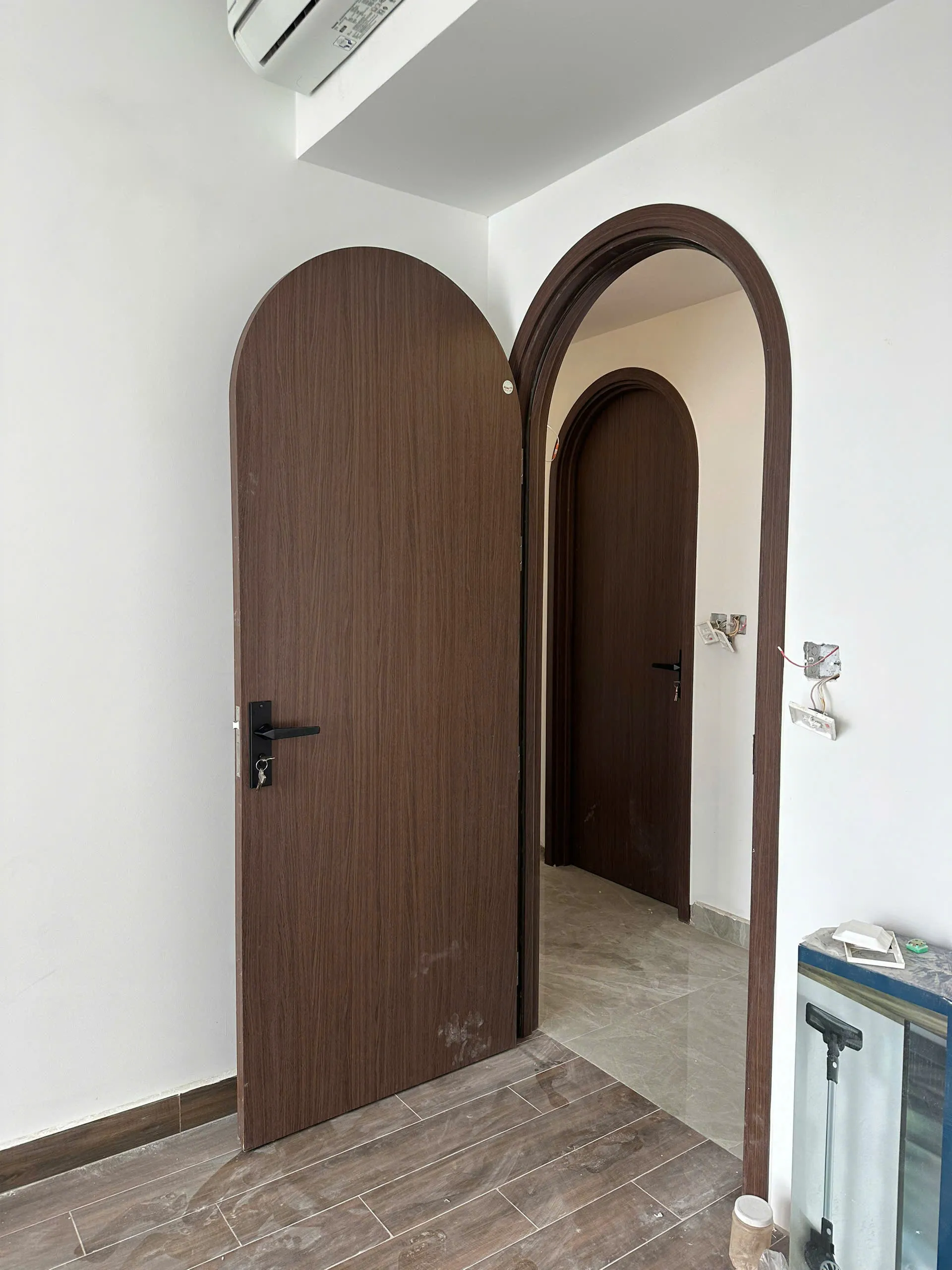 Cửa vòm nhựa composite tại công trình