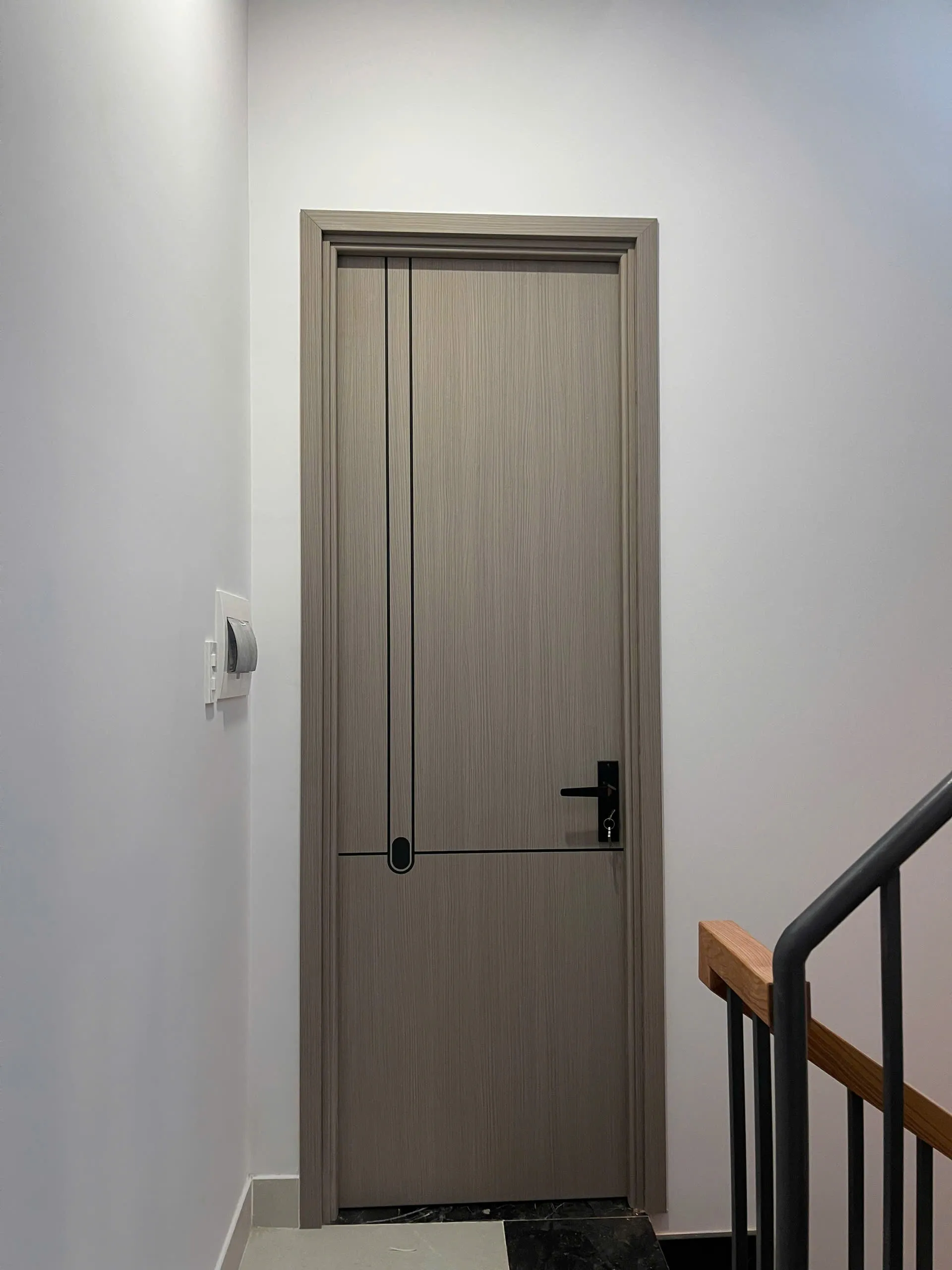 cửa composite phủ da
